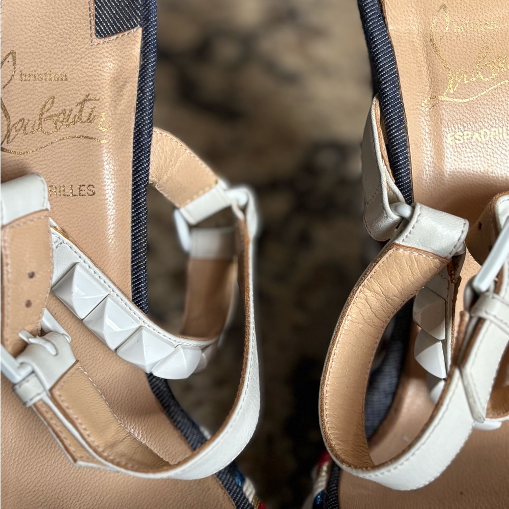 Stylish White and Multicolor Wedge Sandals - Picture 4 of 6
